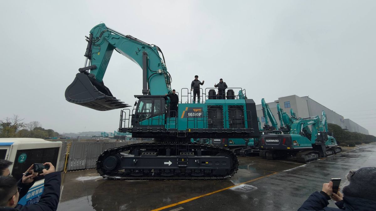 Sunward SWE1680F 168 tonnalik ulkan ekskavator